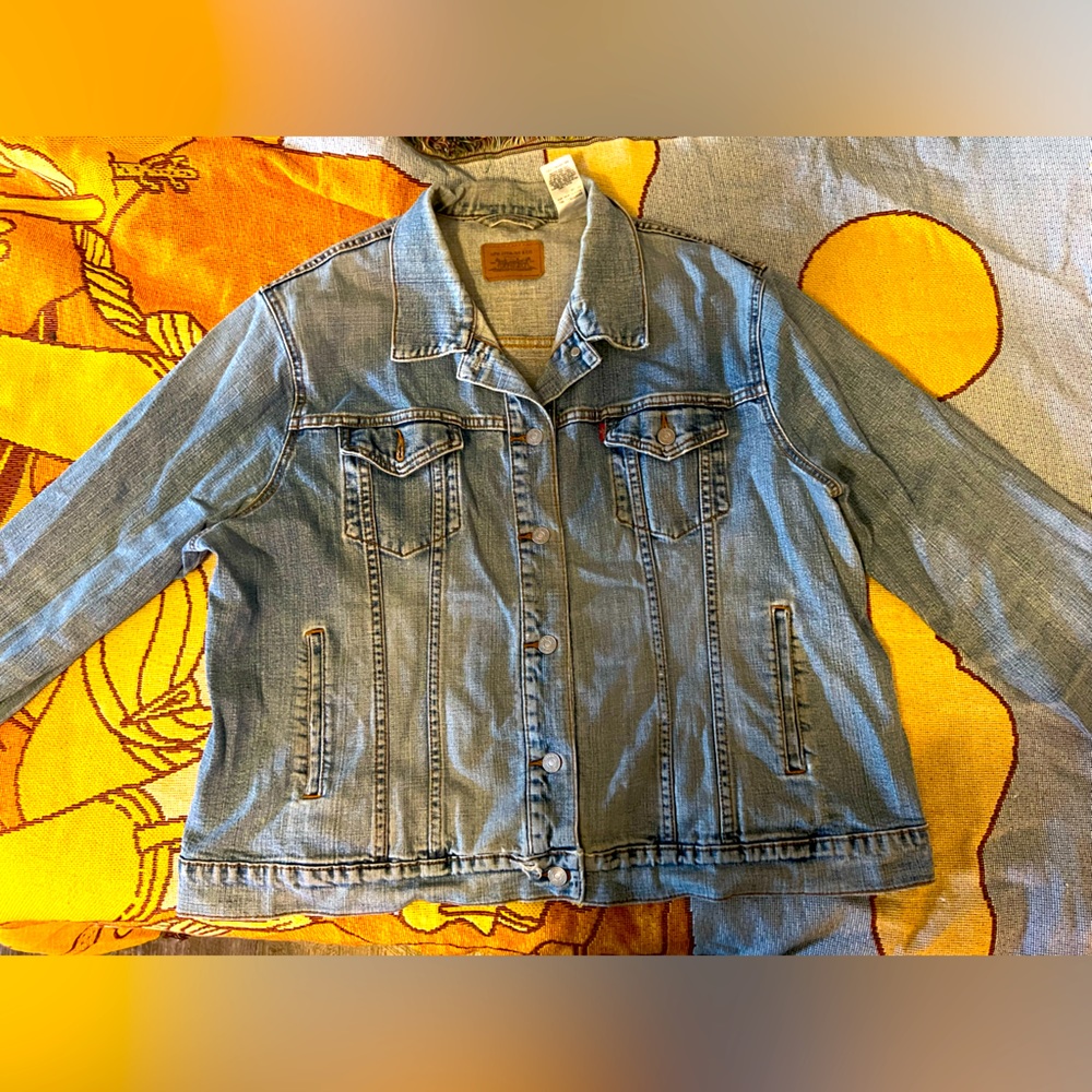 Levis Denim used light wash jean jacket